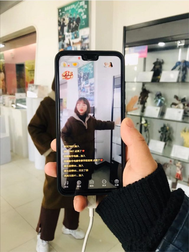 足不出戶(hù)，四川新華電腦學(xué)院帶您一對(duì)一參觀校園