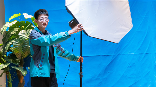 來(lái)新華學(xué)設(shè)計(jì)，為夢(mèng)想加冕