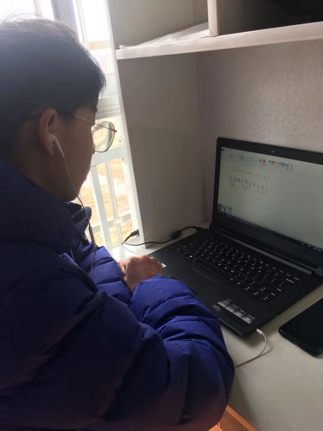 戰(zhàn)“疫”期間，新華的師生們在做什么？