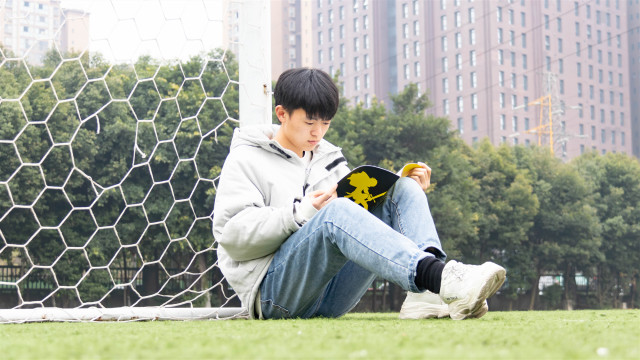 打工太辛苦，重返校園拾起心中熱愛