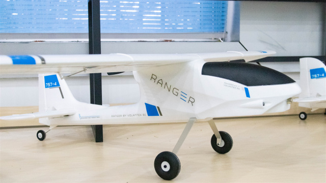 選擇新華學(xué)無(wú)人機(jī)，圓我“飛手”夢(mèng)