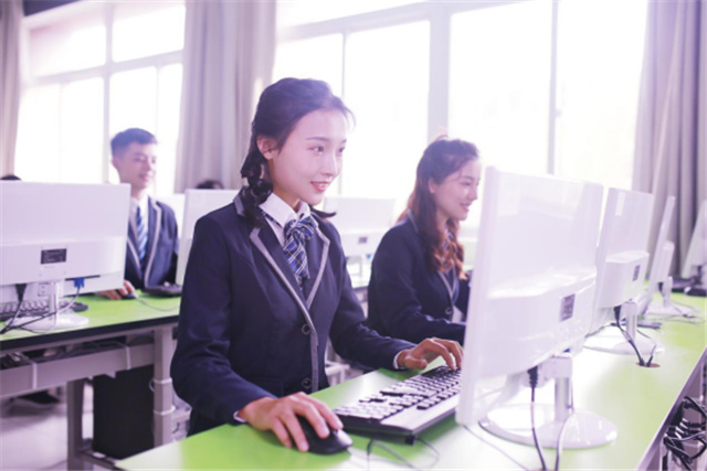 女生節(jié)相遇新華，奔向美麗新人生