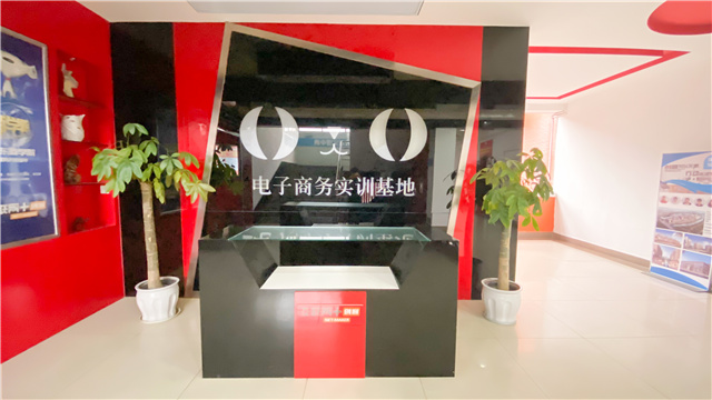 選擇新華學(xué)電商，線上開啟新學(xué)年