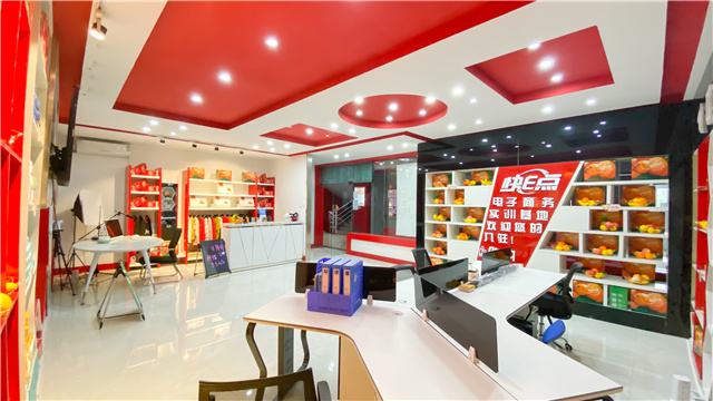 選擇新華學(xué)電商，線上開啟新學(xué)年