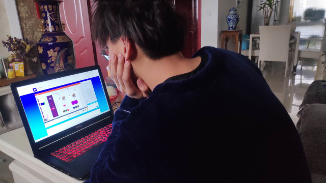 同學(xué)，你認(rèn)真學(xué)習(xí)的樣子真好看！