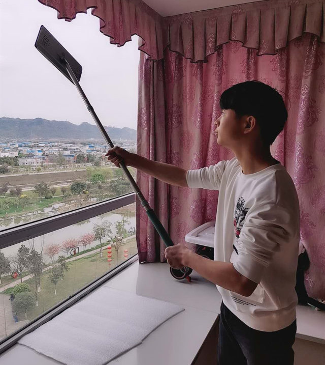 同學(xué)，你認(rèn)真學(xué)習(xí)的樣子真好看！