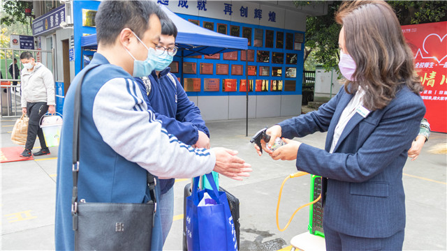 開學(xué)啦！四川新華迎來第一批返校學(xué)子