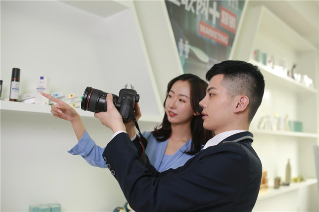 【媒體關(guān)注】電商新興業(yè)態(tài)大有可為，學(xué)電商來新華！