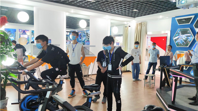 5?1嗨學(xué)季｜四川新華五一試學(xué)體驗(yàn)營火爆開營！