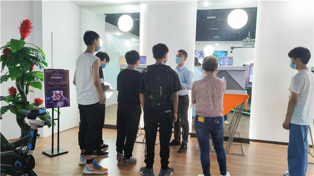 5?1嗨學(xué)季｜四川新華五一試學(xué)體驗(yàn)營火爆開營！