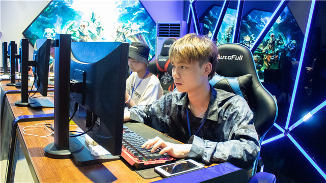 5?1嗨學(xué)季｜四川新華五一試學(xué)體驗(yàn)營火爆開營！