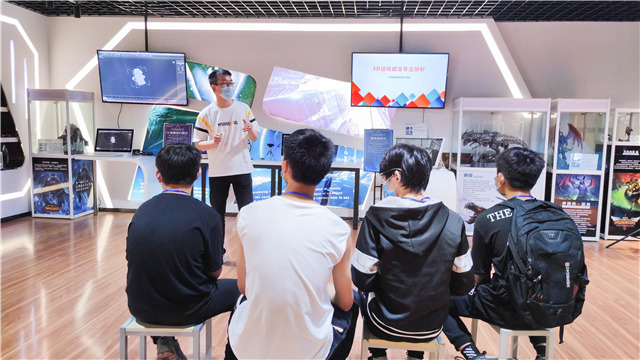 5?1嗨學(xué)季｜四川新華五一試學(xué)體驗(yàn)營火爆開營！