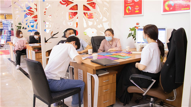 5?1嗨學(xué)季｜四川新華五一試學(xué)體驗(yàn)營火爆開營！