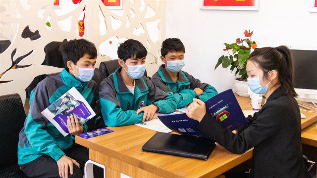 好朋友，新同學(xué)，一起創(chuàng)造精彩未來！