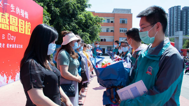 母親節(jié)：人生的舞臺(tái)上，母愛(ài)從不缺席