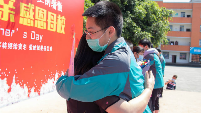 母親節(jié)：人生的舞臺(tái)上，母愛(ài)從不缺席