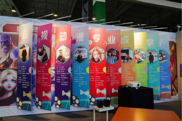 “嗨學(xué)體驗(yàn)官”石榴哥連麥新華影視動(dòng)漫學(xué)生