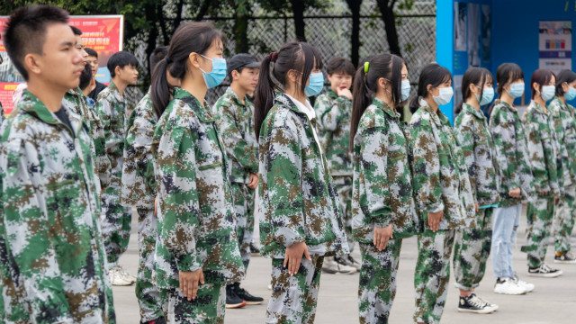 新生的第一課，軍訓(xùn)生活打響了新生活的第一槍！