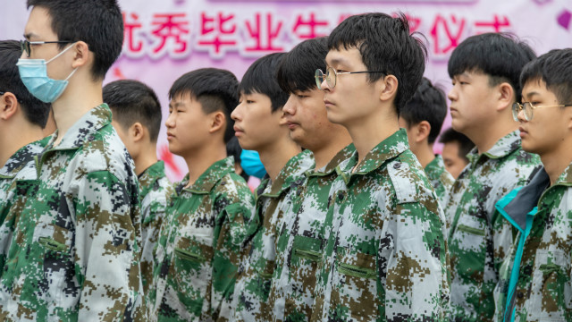 新生的第一課，軍訓(xùn)生活打響了新生活的第一槍！