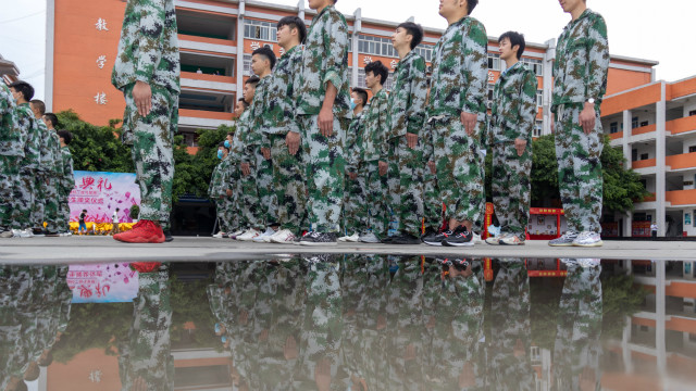 新生的第一課，軍訓(xùn)生活打響了新生活的第一槍！