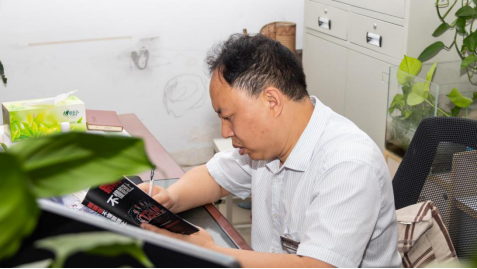 中國東方教育匠師:張興強(qiáng) ▎不忘初心 新華十載風(fēng)雨同舟