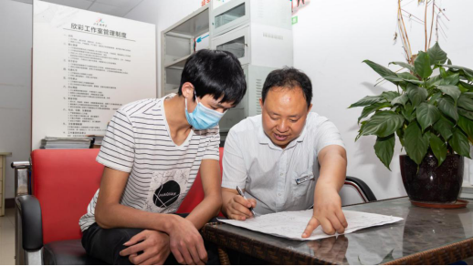 中國東方教育匠師:張興強(qiáng) ▎不忘初心 新華十載風(fēng)雨同舟