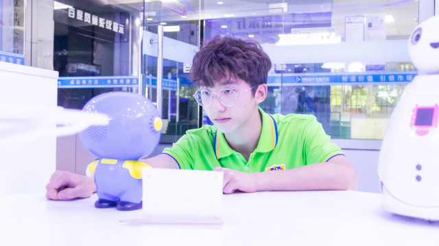 因?yàn)橄矚g所以選擇，因?yàn)闊釔鬯詧?jiān)持