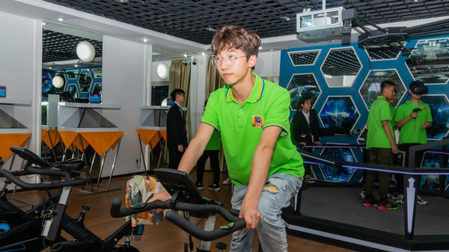 因?yàn)橄矚g所以選擇，因?yàn)闊釔鬯詧?jiān)持