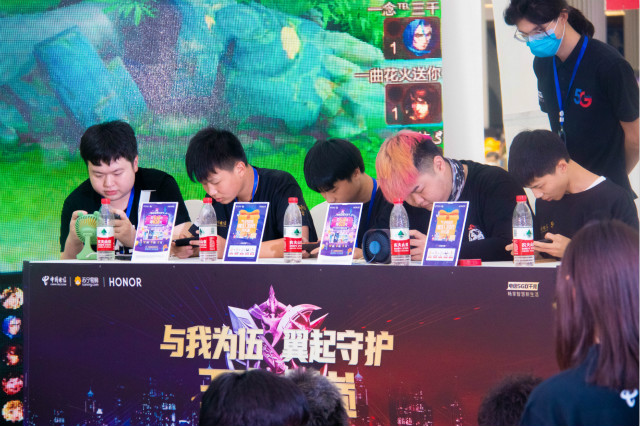 電競(jìng)少年又雙叒叕奪得冠軍，新華行走中的冠軍！