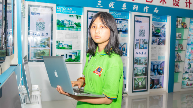 想要學一門實用的技術，選擇了UI