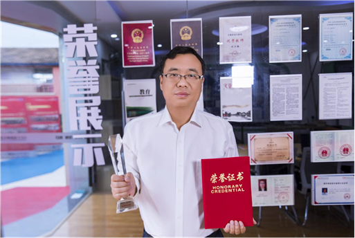 愛(ài)與責(zé)任、匠心育人 ▎新華十大匠師，有你認(rèn)識(shí)的嗎？