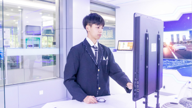 心中有火，眼中有光，新華圓夢少年！