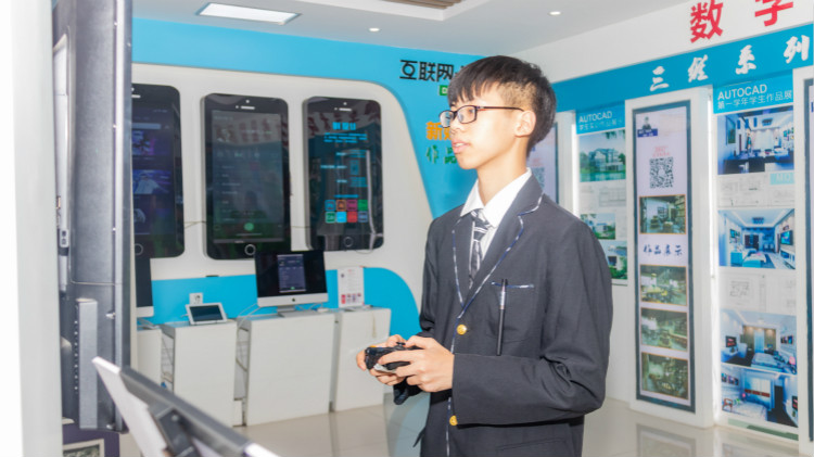 心中有火，眼中有光，新華圓夢少年！