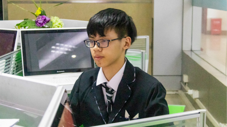 心中有火，眼中有光，新華圓夢少年！