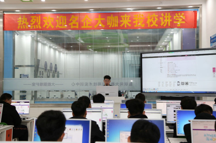 校企合作，共育互聯(lián)網(wǎng)杰出工匠