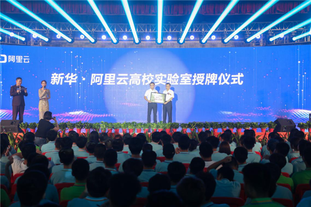 就業(yè)如此困難，他們?yōu)槭裁床粨?dān)心？