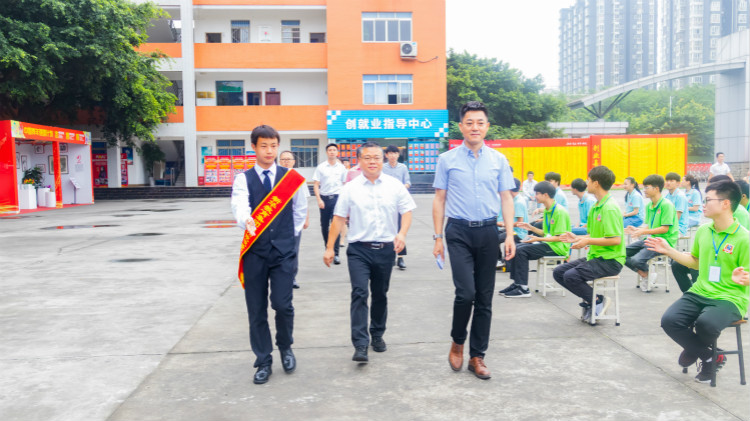 2020“紅色青春·魅力校園”四川新華勵(lì)志獎(jiǎng)學(xué)金頒獎(jiǎng)典禮盛大舉行！