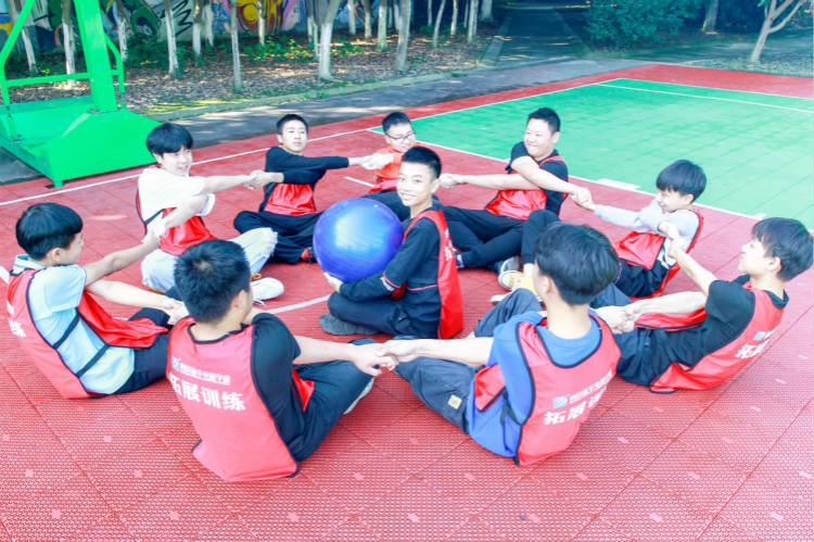 新華少年，載著夢(mèng)想奮力奔跑！