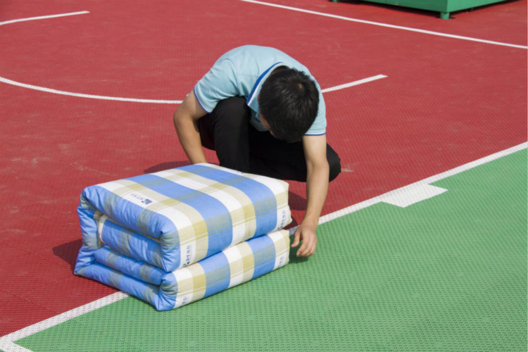 新華“三教三訓(xùn)”之軍訓(xùn)|揮灑汗水書寫迷彩青春！