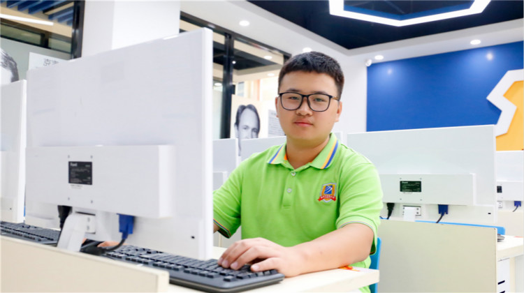 轉(zhuǎn)學(xué)到新華，是我人生最重要的決定