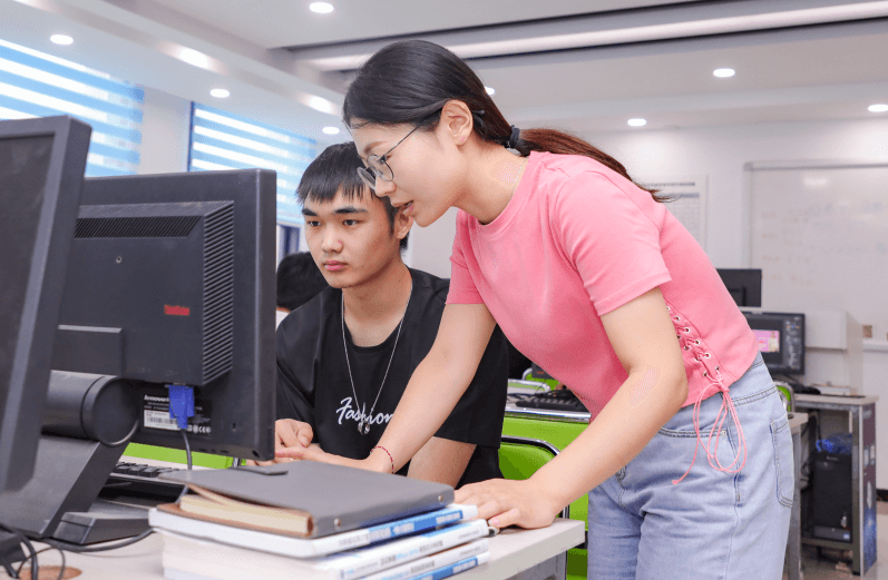 來四川新華，給你一個燦爛的前程！