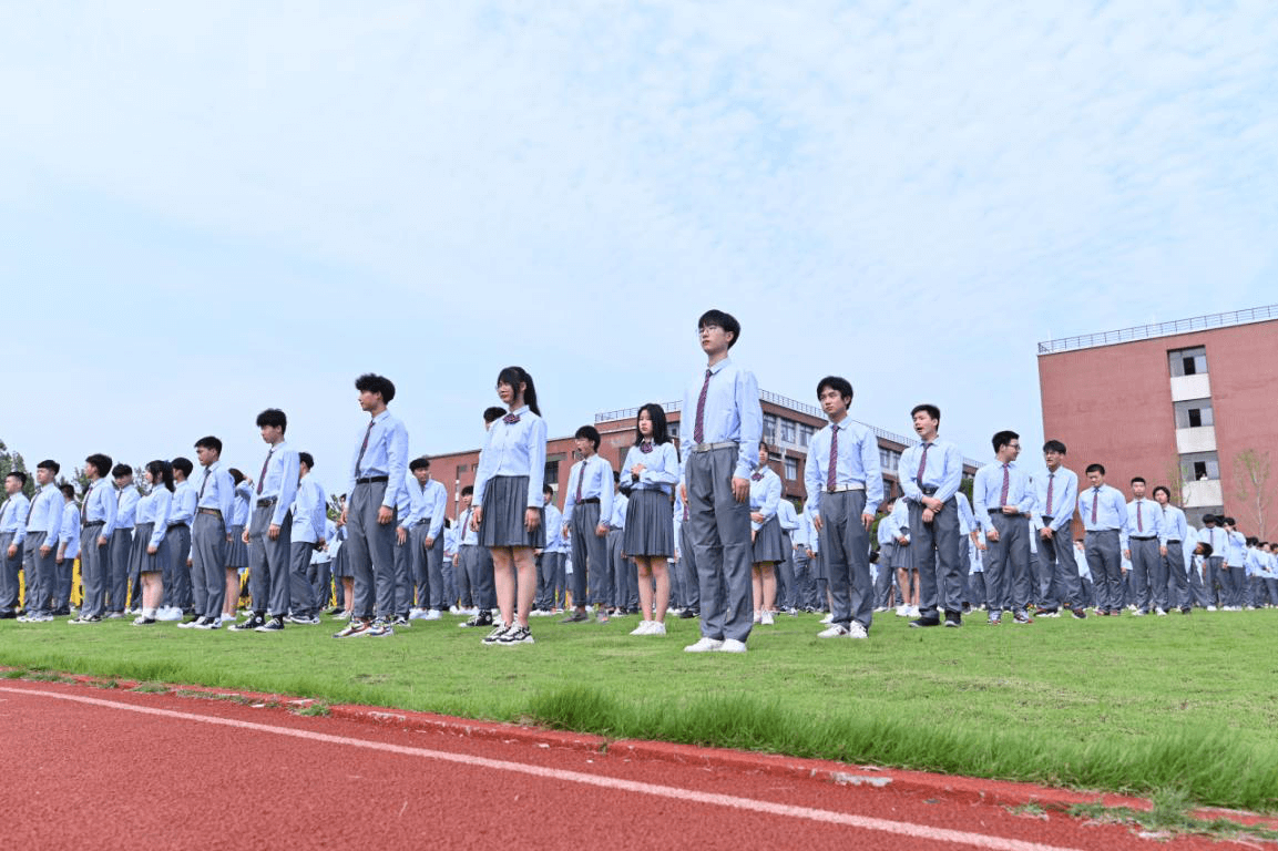 來四川新華，給你一個燦爛的前程！