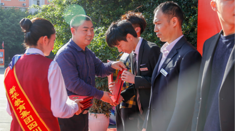 新華社團(tuán)，青春的模樣！