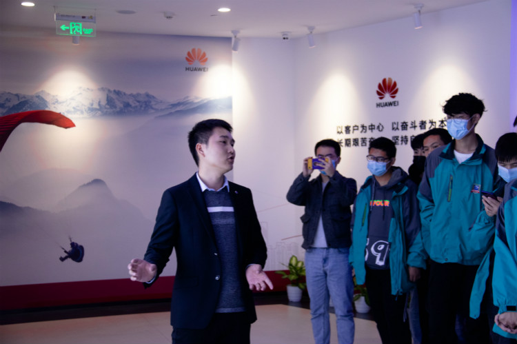  華為研學(xué)游，職場(chǎng)干貨學(xué)不停!