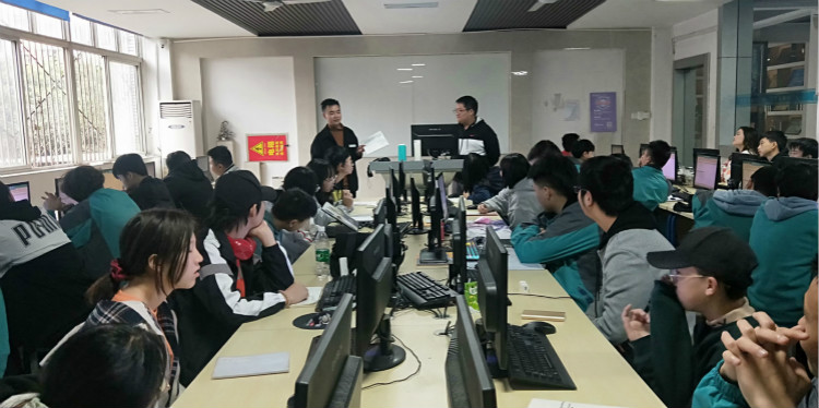 四川新華2020年階段結課答辯進行中！