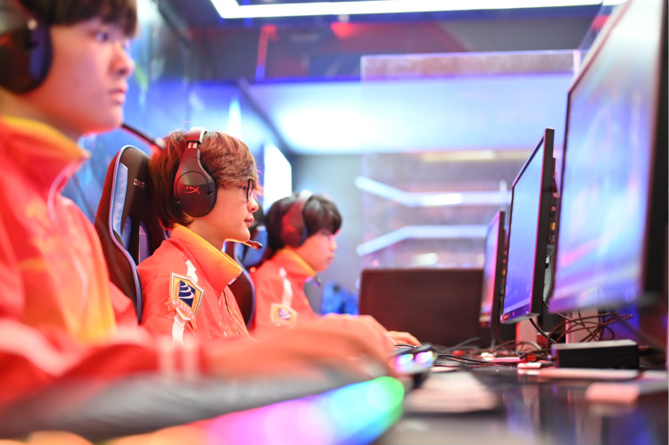 <新華專業(yè)說(shuō)>中國(guó)電子競(jìng)技依然高歌猛進(jìn)