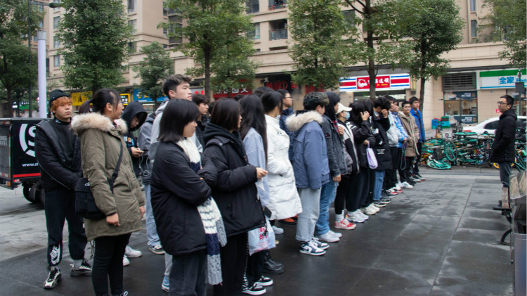 名企研學游，新華學子走進電子商務公司！