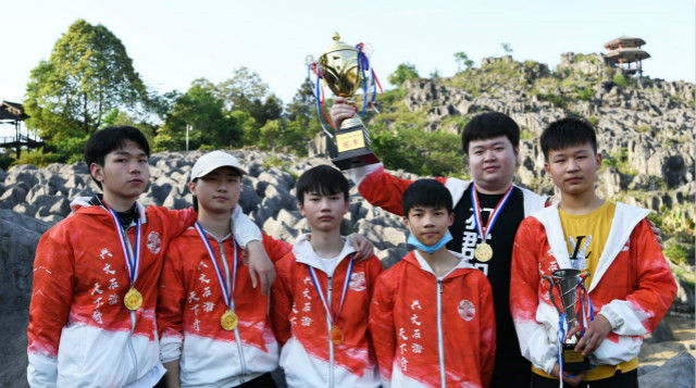 從新華到國內(nèi)頂級俱樂部，一個電競學子的成功！