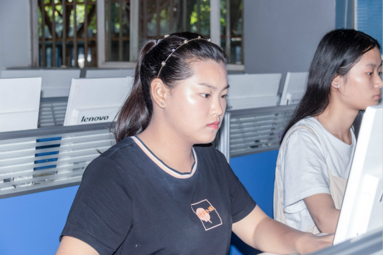 離高薪就業(yè)，你只就差一個(gè)新華的距離！