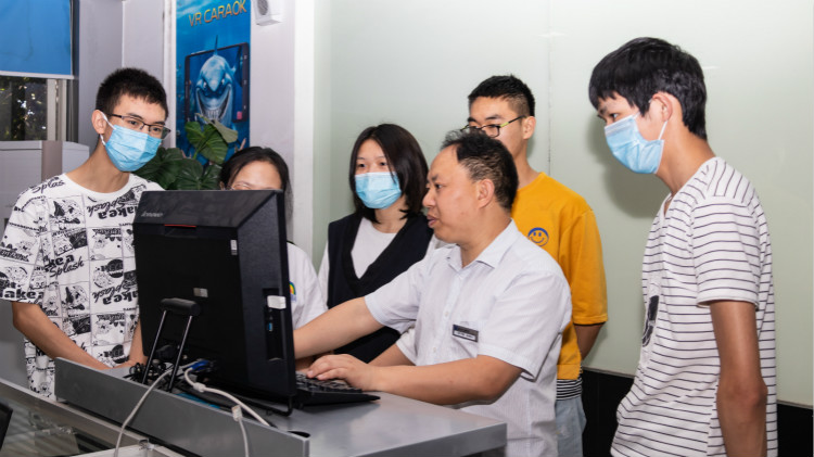 清晨中微光下，一位職業(yè)教育老師幸福時刻的自白 